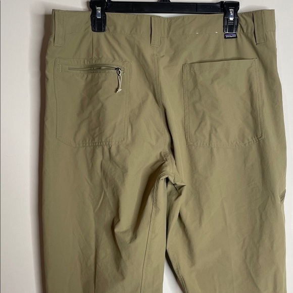 Patagonia | Men's Quandary Hiking Pants in Tan Size 36 - Picture 4 of 8